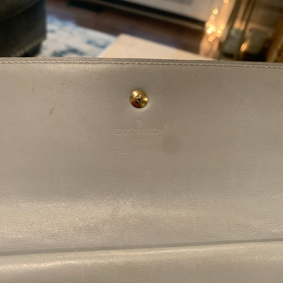 Authentic Louis Vuitton Vernis Sarah International Wallet - Picture 6 of 14